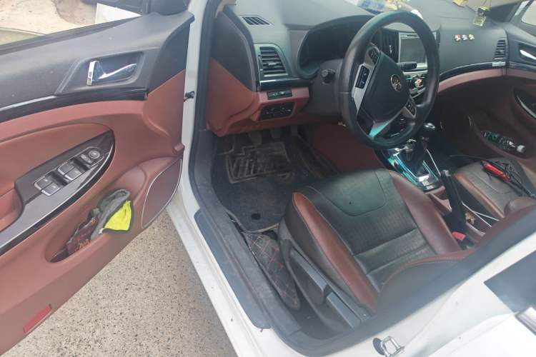 Used BYD Surui 2015 1.5L Manual Luxury Model Driver Seat