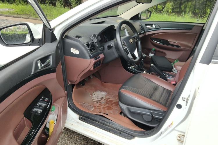 Used BYD Surui 2015 1.5L Manual Luxury Model Driver Seat