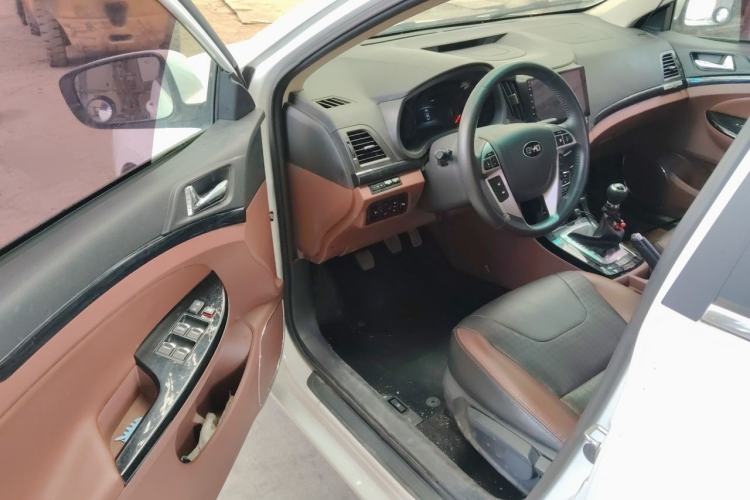 Used BYD Surui 2015 Revised Version 1.5L Manual Luxury Edition Driver Seat