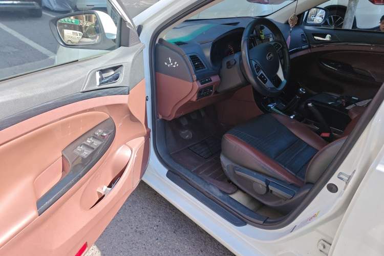 Used BYD Surui 2015 1.5L Manual Luxury Model Driver Seat