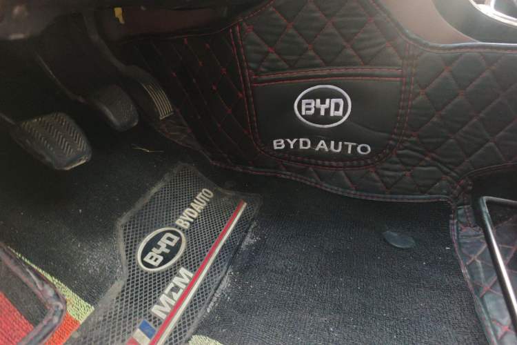 Used BYD Surui 2015 Revised Version 1.5L Manual Luxury Edition Driver Seat