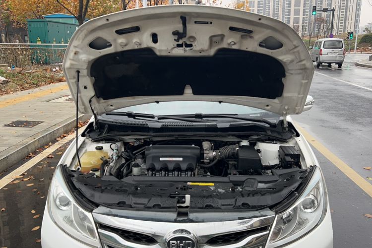 Used BYD Surui 2015 Revised Version 1.5L Manual Luxury Edition Engine Bay
