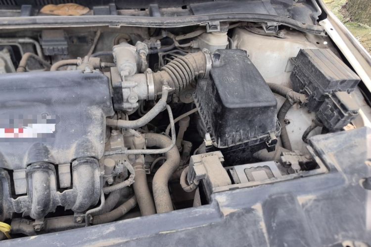 Used BYD Surui 2015 Revised Version 1.5L Manual Luxury Edition Engine Bay Left
