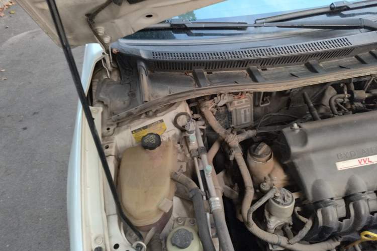 Used BYD Surui 2015 1.5L Manual Luxury Model Engine Bay Right