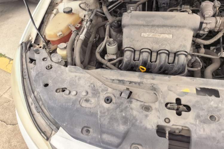 Used BYD Surui 2015 Revised Version 1.5L Manual Luxury Edition Engine Bay Right
