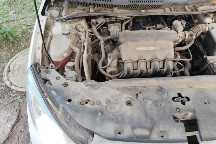 Used BYD Surui 2015 Revised Version 1.5L Manual Luxury Edition Engine Bay Right