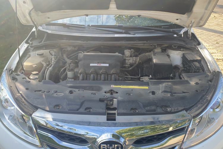Used BYD Surui 2015 Revised Version 1.5L Manual Luxury Edition Engine Bay
