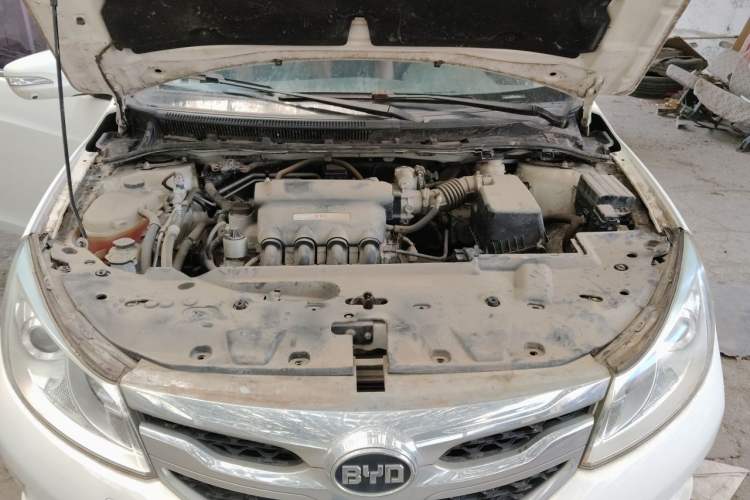 Used BYD Surui 2015 Revised Version 1.5L Manual Luxury Edition Engine Bay