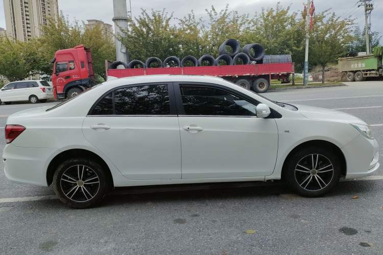 Used BYD Surui 2015 1.5L Manual Luxury Model Exterior 2