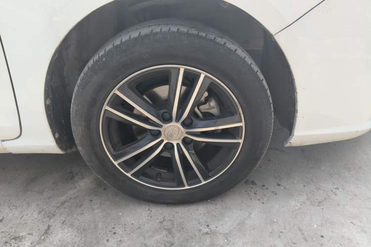 Used BYD Surui 2015 1.5L Manual Comfort Model Exterior 4