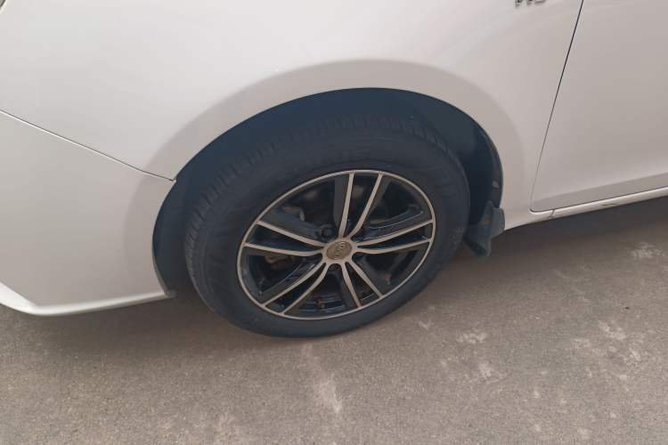 Used BYD Surui 2015 Revised Version 1.5L Manual Luxury Edition Exterior 4
