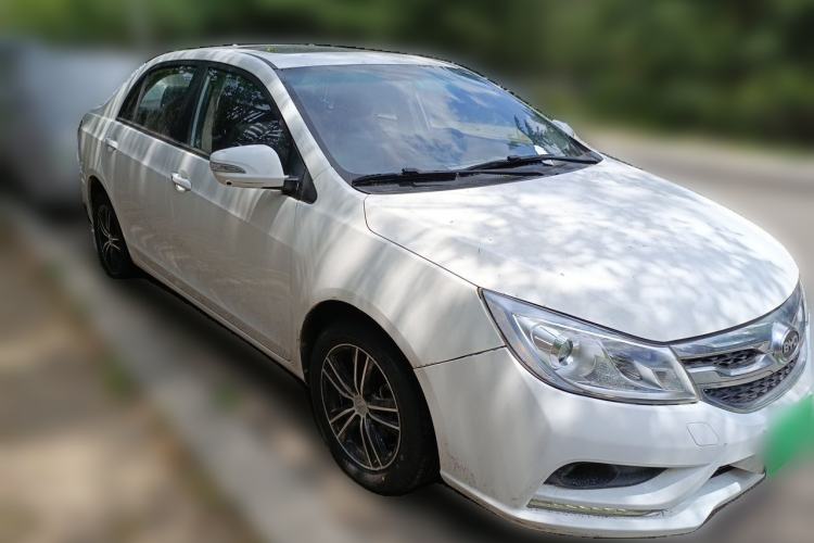 Used BYD Surui 2015 1.5L Automatic Luxury Model Front Right 45 Deg
