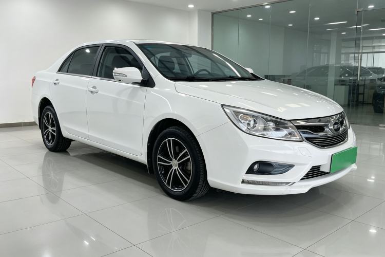 Used BYD Surui 2015 Revised Version 1.5L Manual Luxury Edition Front Right 45 Deg