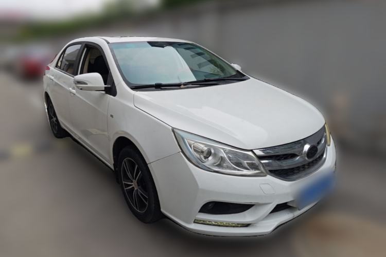 Used BYD Surui 2015 1.5L Manual Luxury Model Front Right 45 Deg