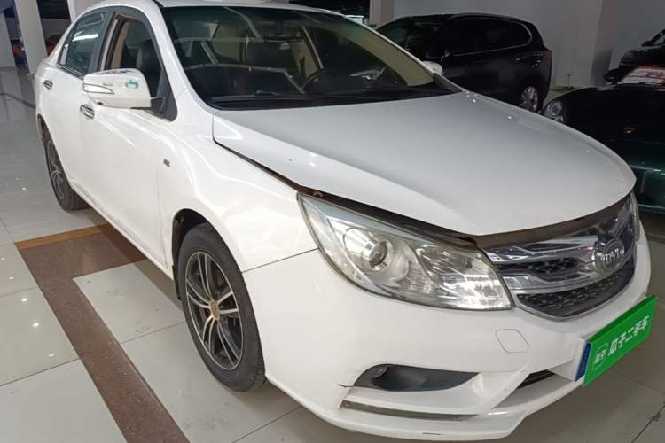 Used BYD Surui 2015 1.5L Automatic Luxury Model Front Right 45 Deg