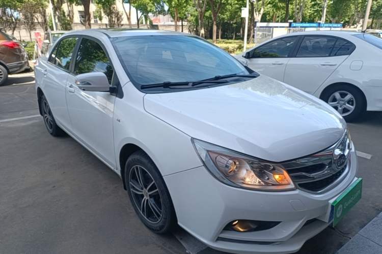 Used BYD Surui 2015 Revised Version 1.5L Manual Luxury Edition Front Right 45 Deg