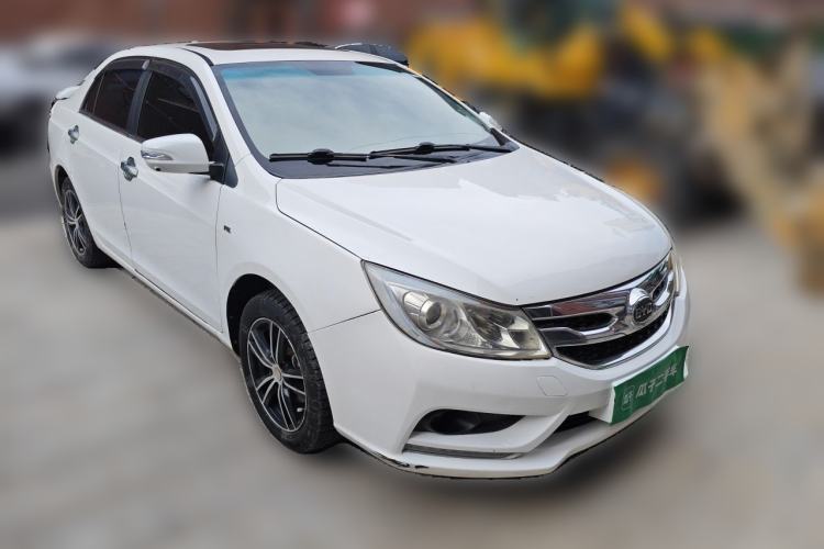 Used BYD Surui 2015 Revised Version 1.5L Manual Luxury Edition Front Right 45 Deg