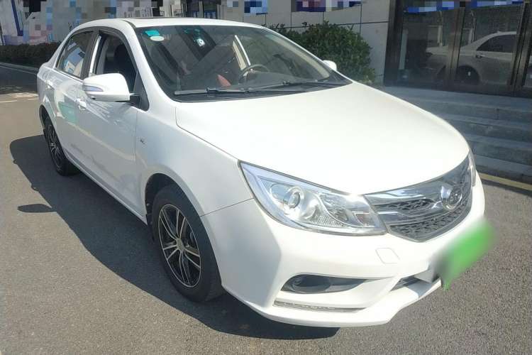 Used BYD Surui 2015 1.5L Automatic Luxury Model Front Right 45 Deg