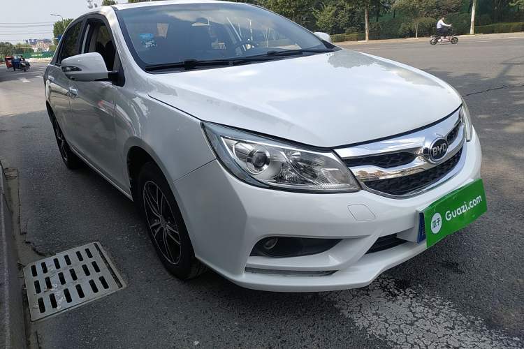 Used BYD Surui 2015 Revised Version 1.5L Manual Luxury Edition Front Right 45 Deg