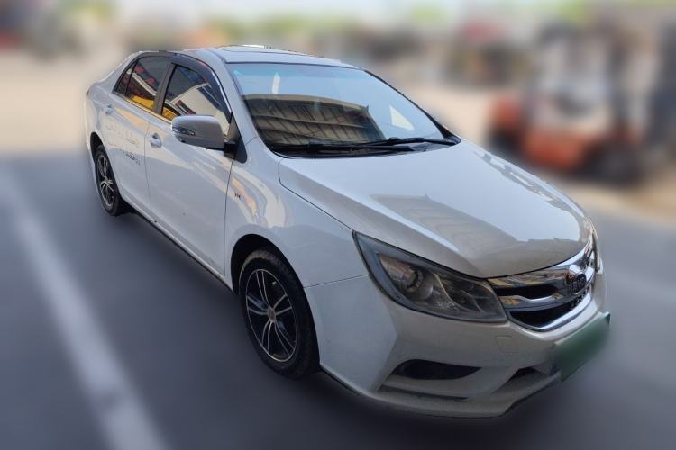 Used BYD Surui 2015 1.5L Manual Luxury Model Front Right 45 Deg