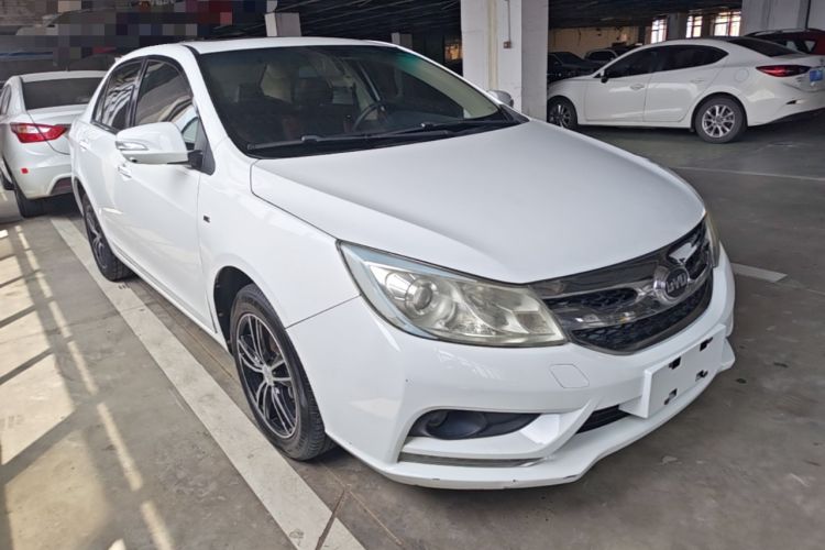 Used BYD Surui 2015 1.5L Manual Luxury Model Front Right 45 Deg