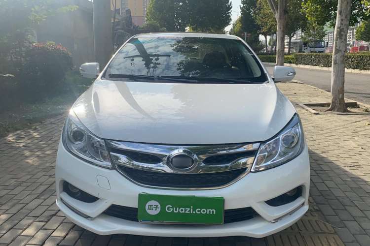Used BYD Surui 2015 Revised Version 1.5L Manual Luxury Edition Front