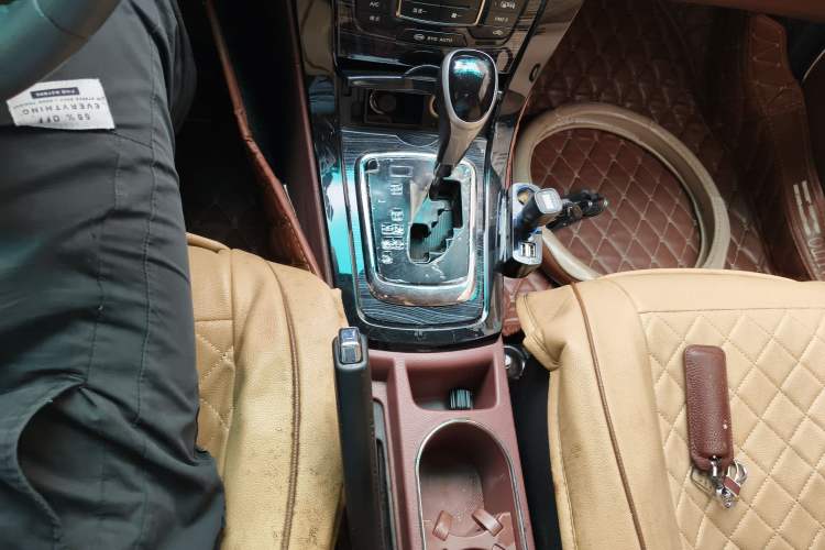 Used BYD Surui 2015 1.5L Automatic Luxury Model Gear Lever