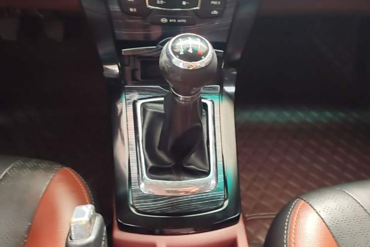 Used BYD Surui 2015 1.5L Manual Luxury Model Gear Lever
