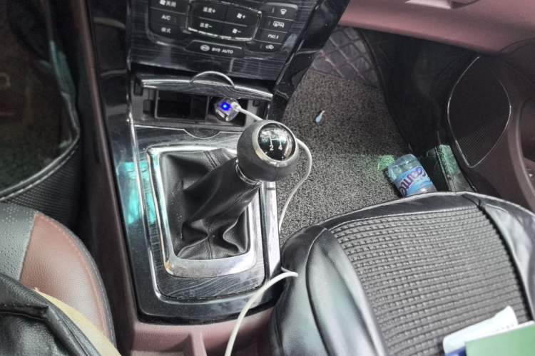 Used BYD Surui 2015 Revised Version 1.5L Manual Luxury Edition Gear Lever