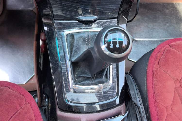 Used BYD Surui 2015 1.5L Manual Luxury Model Gear Lever