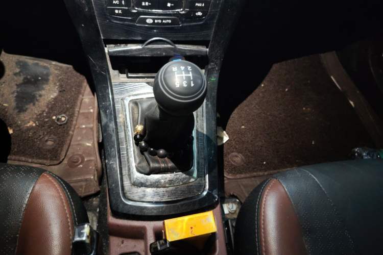 Used BYD Surui 2015 1.5L Manual Luxury Model Gear Lever