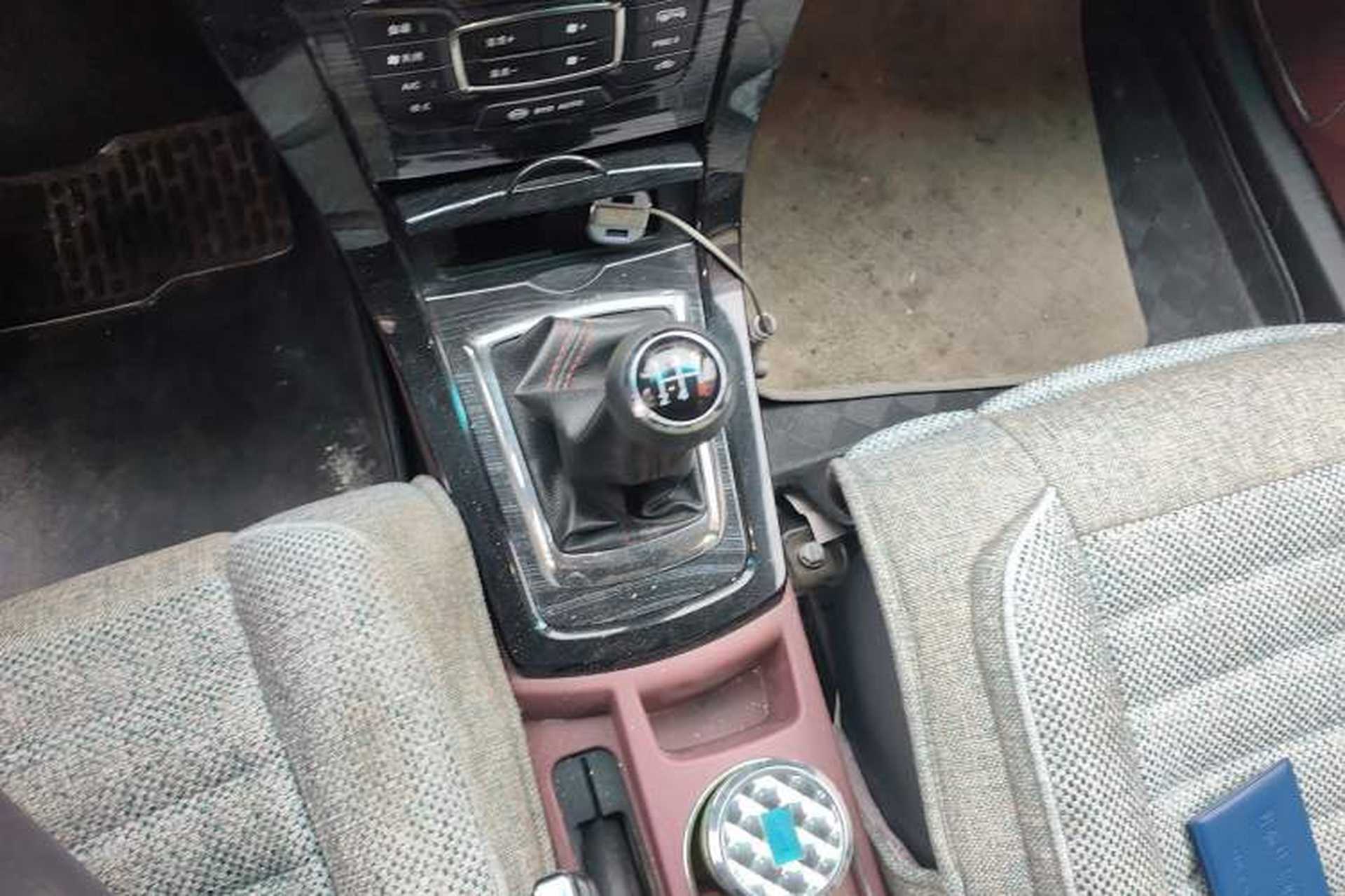 Used BYD Surui 2015 Revised Version 1.5L Manual Luxury Edition Gear Lever