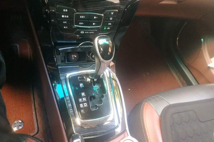 Used BYD Surui 2015 1.5L Automatic Comfort Edition Gear Lever