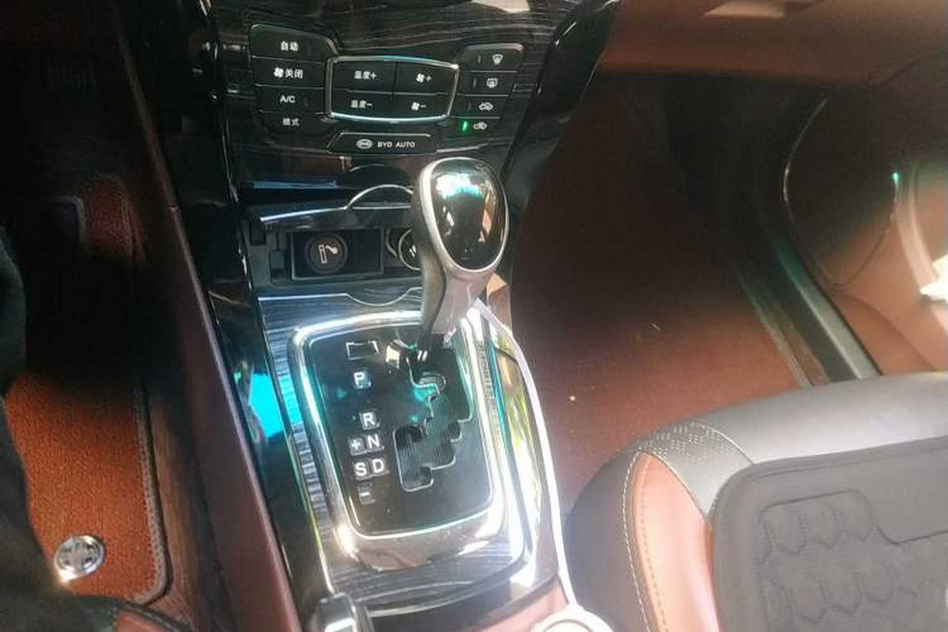 Used BYD Surui 2015 1.5L Automatic Comfort Edition Gear Lever