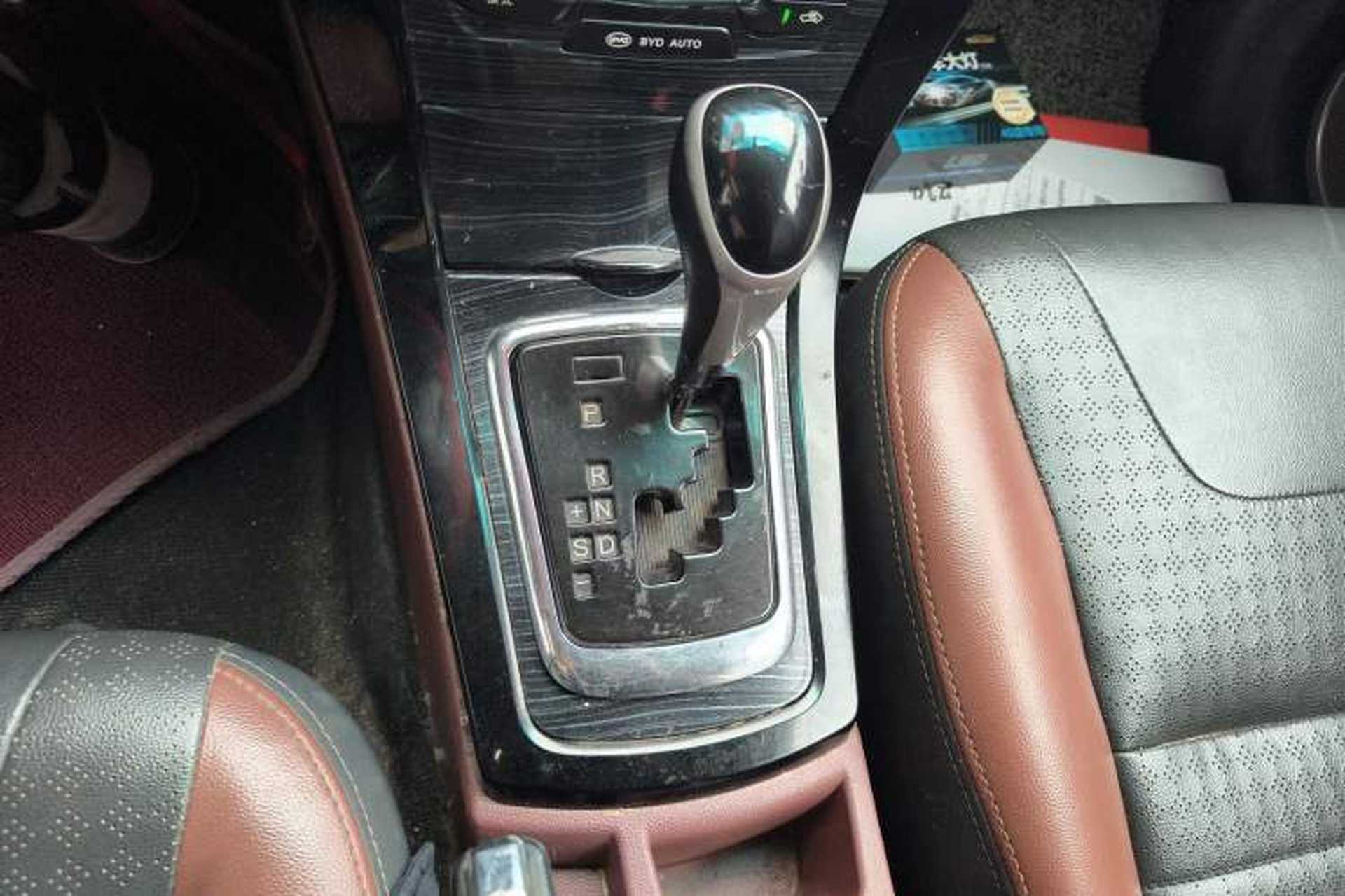 Used BYD Surui 2015 Revised Version 1.5L Automatic Luxury Edition Gear Lever
