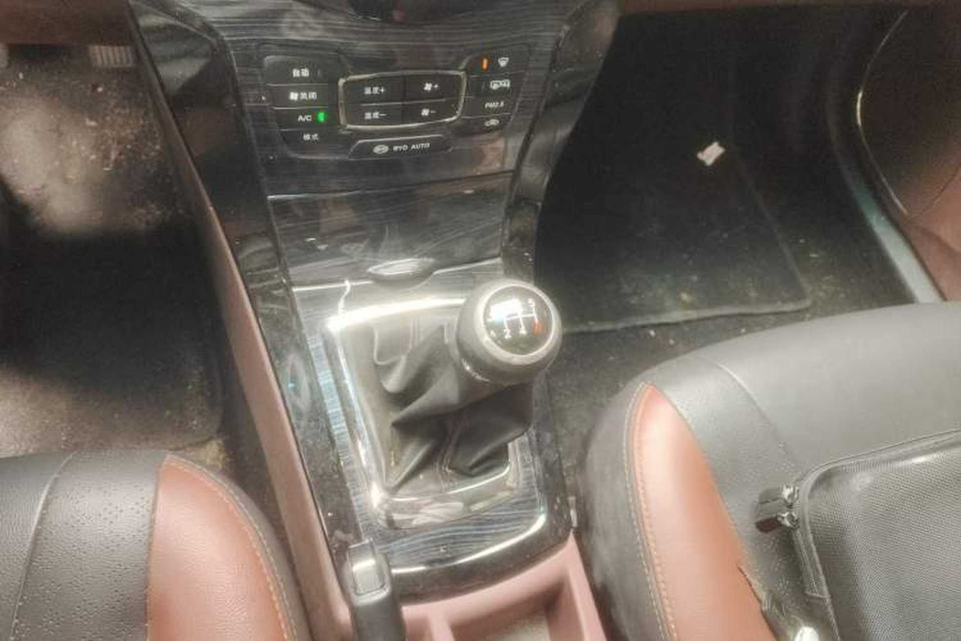 Used BYD Surui 2015 1.5L Manual Luxury Model Gear Lever