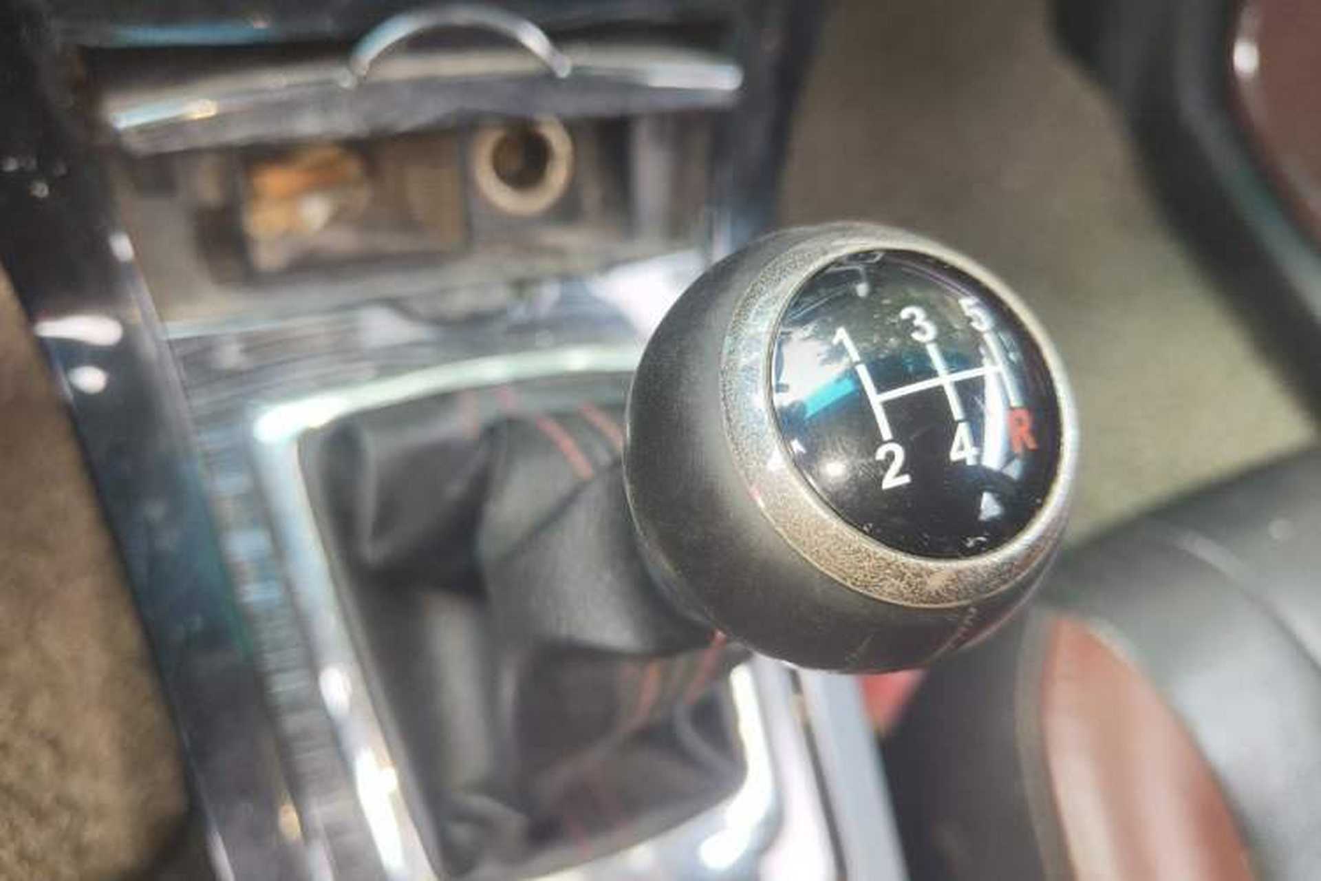 Used BYD Surui 2015 1.5L Manual Luxury Model Gear Lever