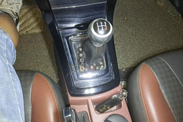 Used BYD Surui 2015 Revised 1.5L Manual Flagship Version Gear Lever