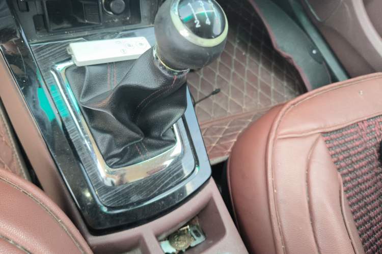 Used BYD Surui 2015 1.5L Manual Comfort Model Gear Lever