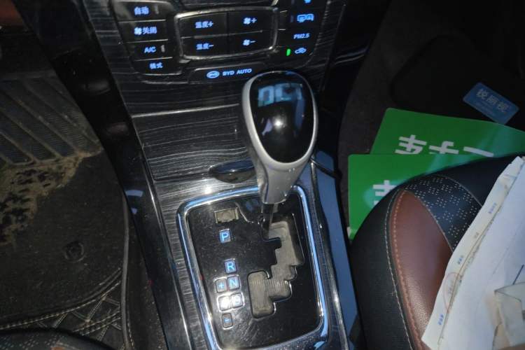 Used BYD Surui 2015 1.5L Automatic Luxury Model Gear Lever