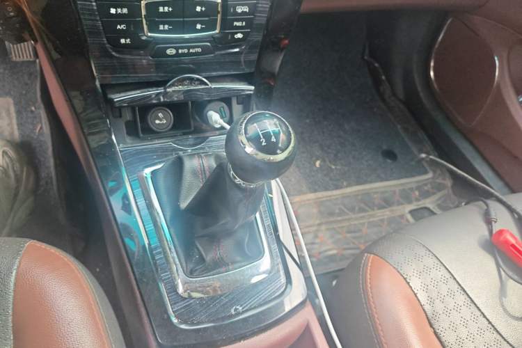Used BYD Surui 2015 1.5L Manual Luxury Model Gear Lever