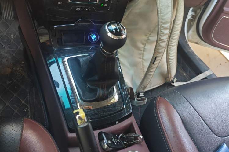 Used BYD Surui 2015 1.5L Manual Comfort Model Gear Lever