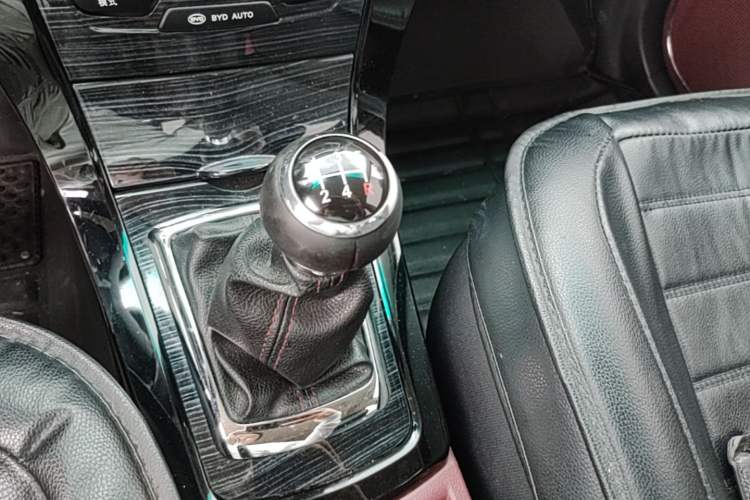 Used BYD Surui 2015 1.5L Manual Luxury Model Gear Lever
