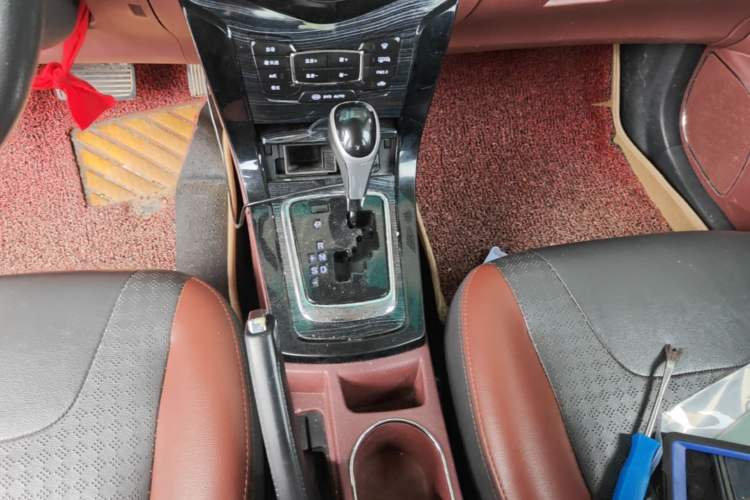 Used BYD Surui 2015 1.5L Automatic Luxury Model Gear Lever