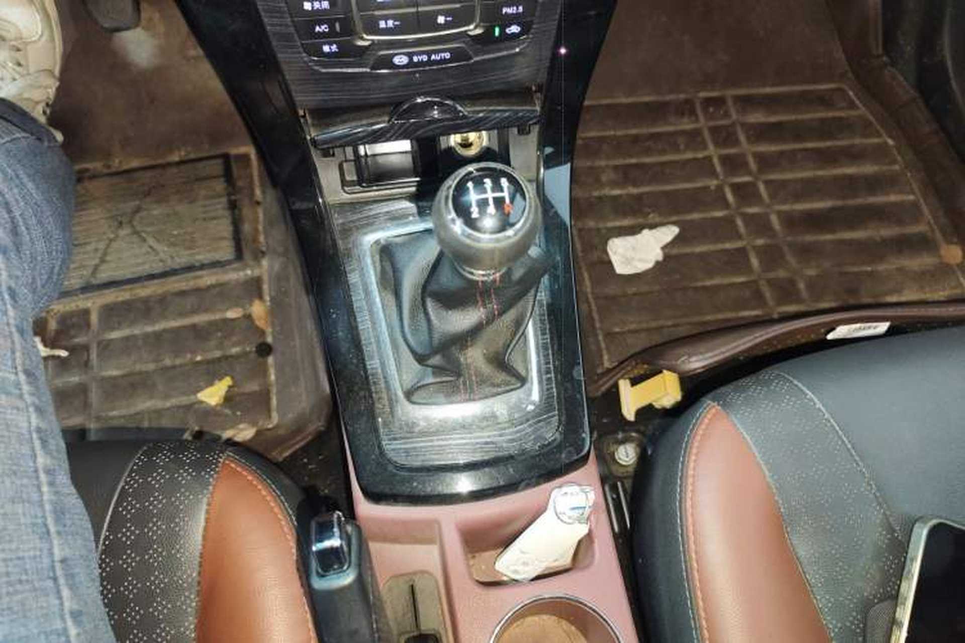 Used BYD Surui 2015 Revised Version 1.5L Manual Luxury Edition Gear Lever