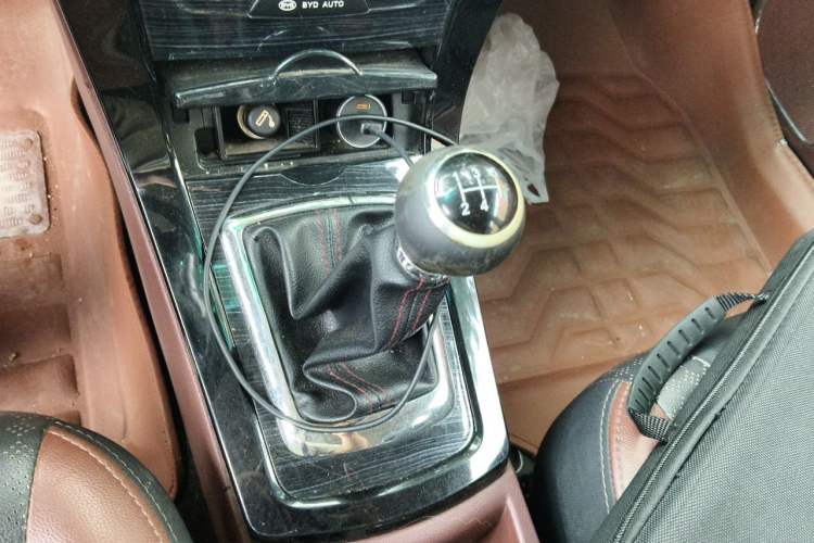 Used BYD Surui 2015 1.5L Manual Luxury Model Gear Lever