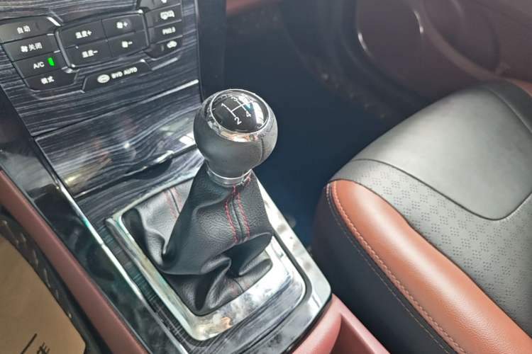 Used BYD Surui 2015 1.5L Manual Luxury Model Gear Lever