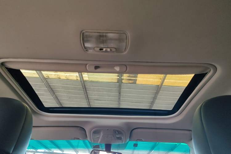 Used BYD Surui 2015 Revised Version 1.5L Manual Luxury Edition Headliner