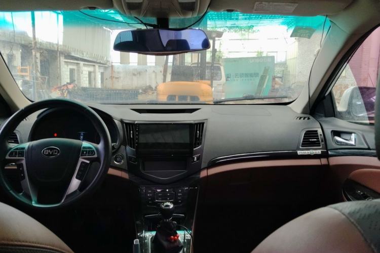 Used BYD Surui 2015 Revised Version 1.5L Manual Luxury Edition Headliner