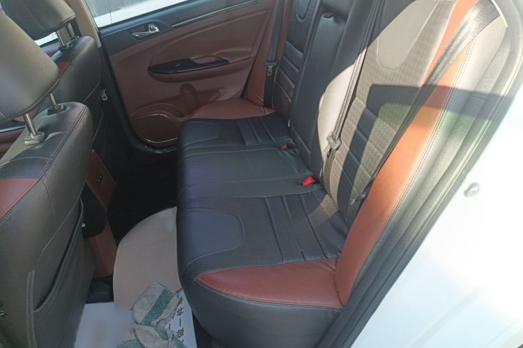 Used BYD Surui 2015 Revised Version 1.5L Manual Luxury Edition Interior 1